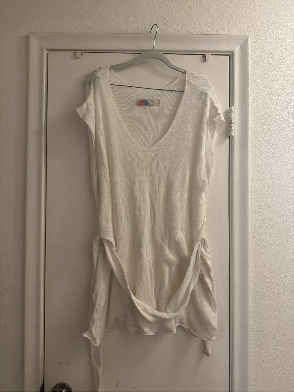 Free People Lightweight White V-Neck Women’s Top with Tie